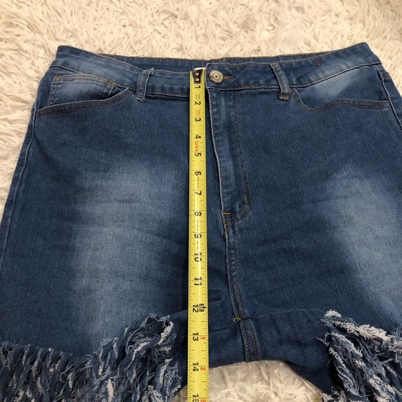 AQ Jeans‎ Denim Fringe Shorts Size 20 - Picture 3 of 8